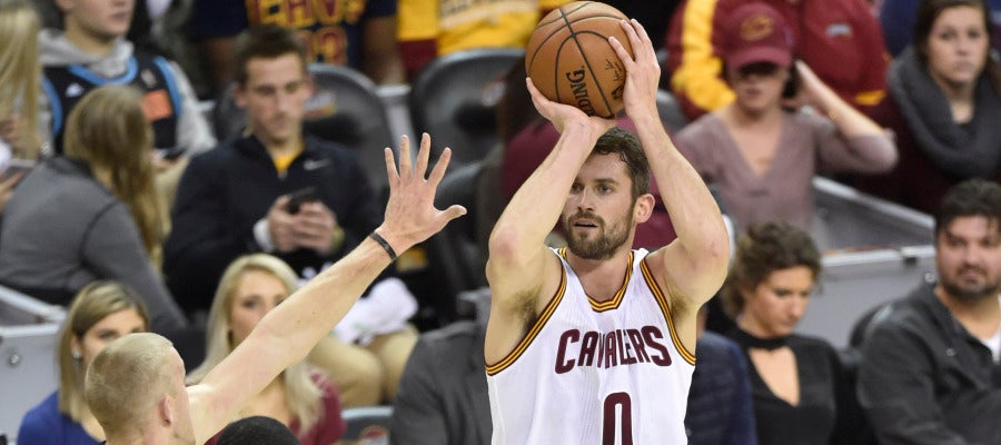 Kevin Love se prepara para lanzar a canasta Kevin Love se prepara para lanzar a canasta