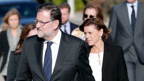 Mariano Rajoy y Mar&iacute;a Dolores de Cospedal a su llegada al tanatorio donde reposan los restos mortales de Rita Barber&aacute;