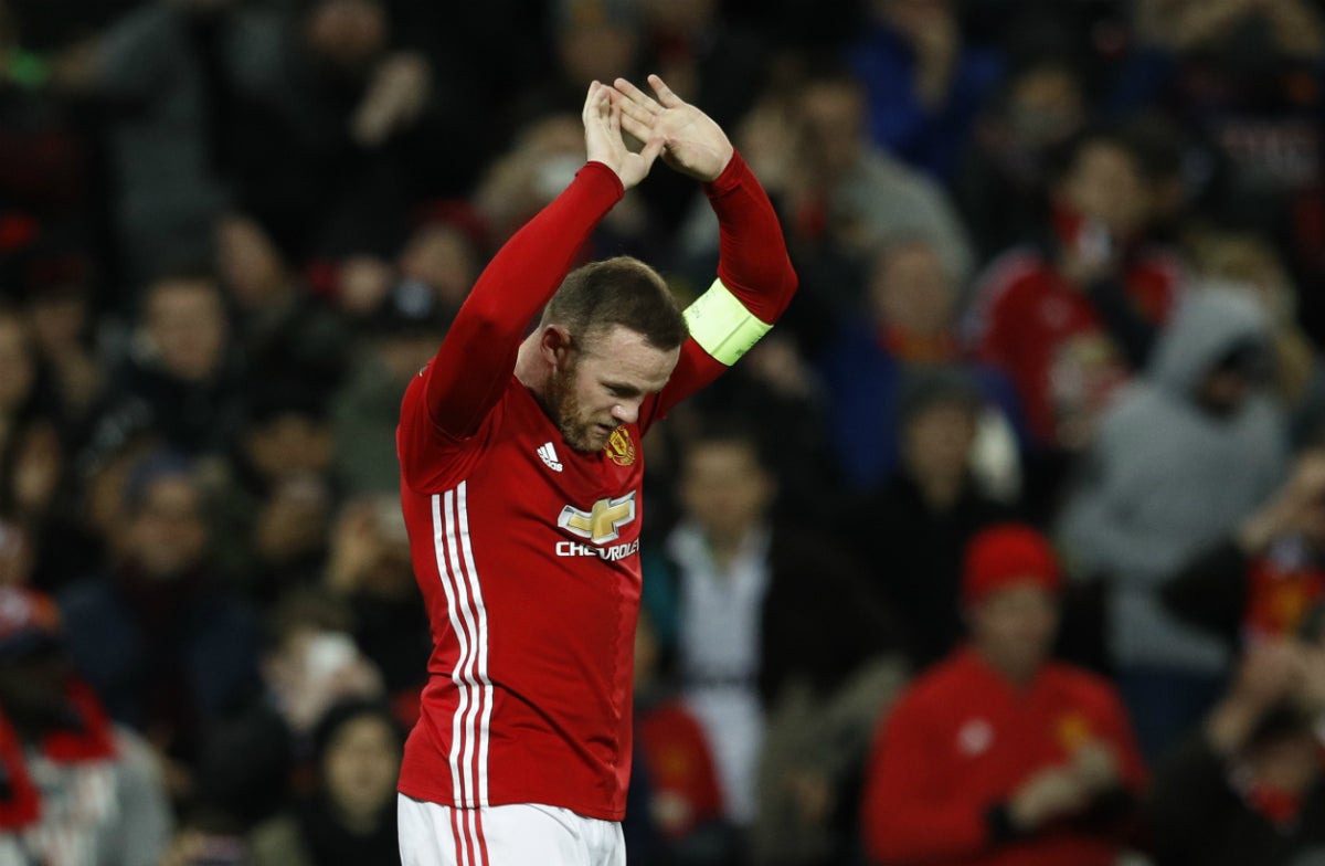 Rooney carga contra un periodista: "No puse los pies en la boda, eso se lo inventa gente como tú" Rooney carga contra un periodista: "No puse los pies en la boda, eso se lo inventa gente como tú"