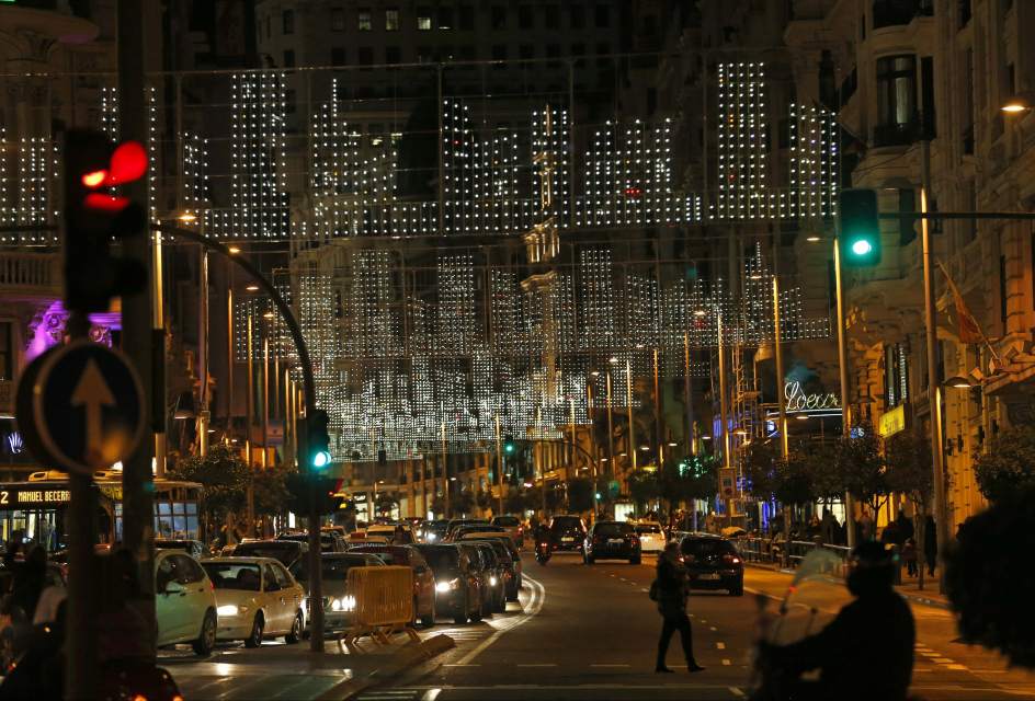 Arrancan las restricciones al tráfico en Gran Vía, Atocha y la calle Mayor por Navidades Arrancan las restricciones al tráfico en Gran Vía, Atocha y la calle Mayor por Navidades