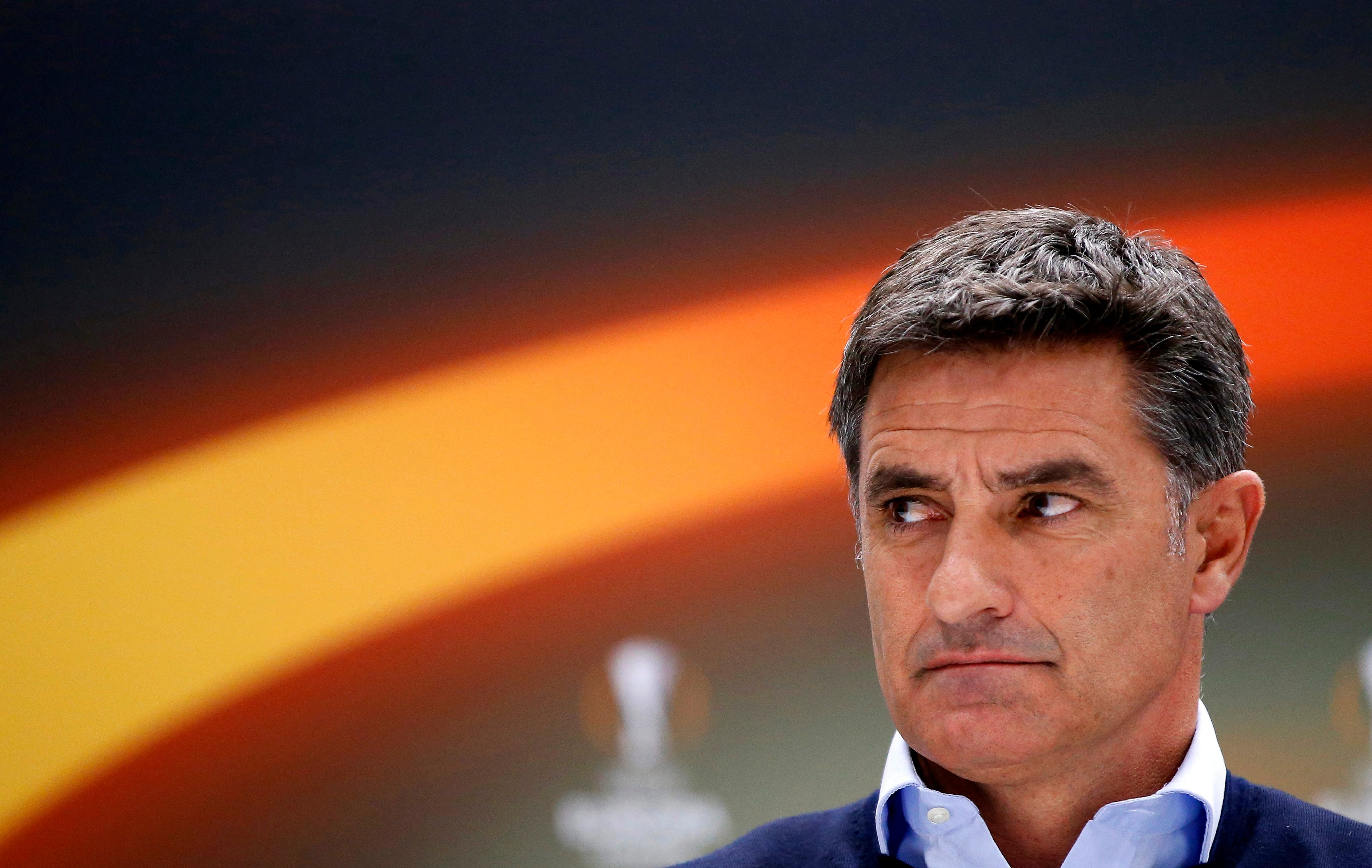 Fernando Hierro ya ha contactado con Míchel para que sea el nuevo seleccionador español, es la primera opción Fernando Hierro ya ha contactado con Míchel para que sea el nuevo seleccionador español, es la primera opción