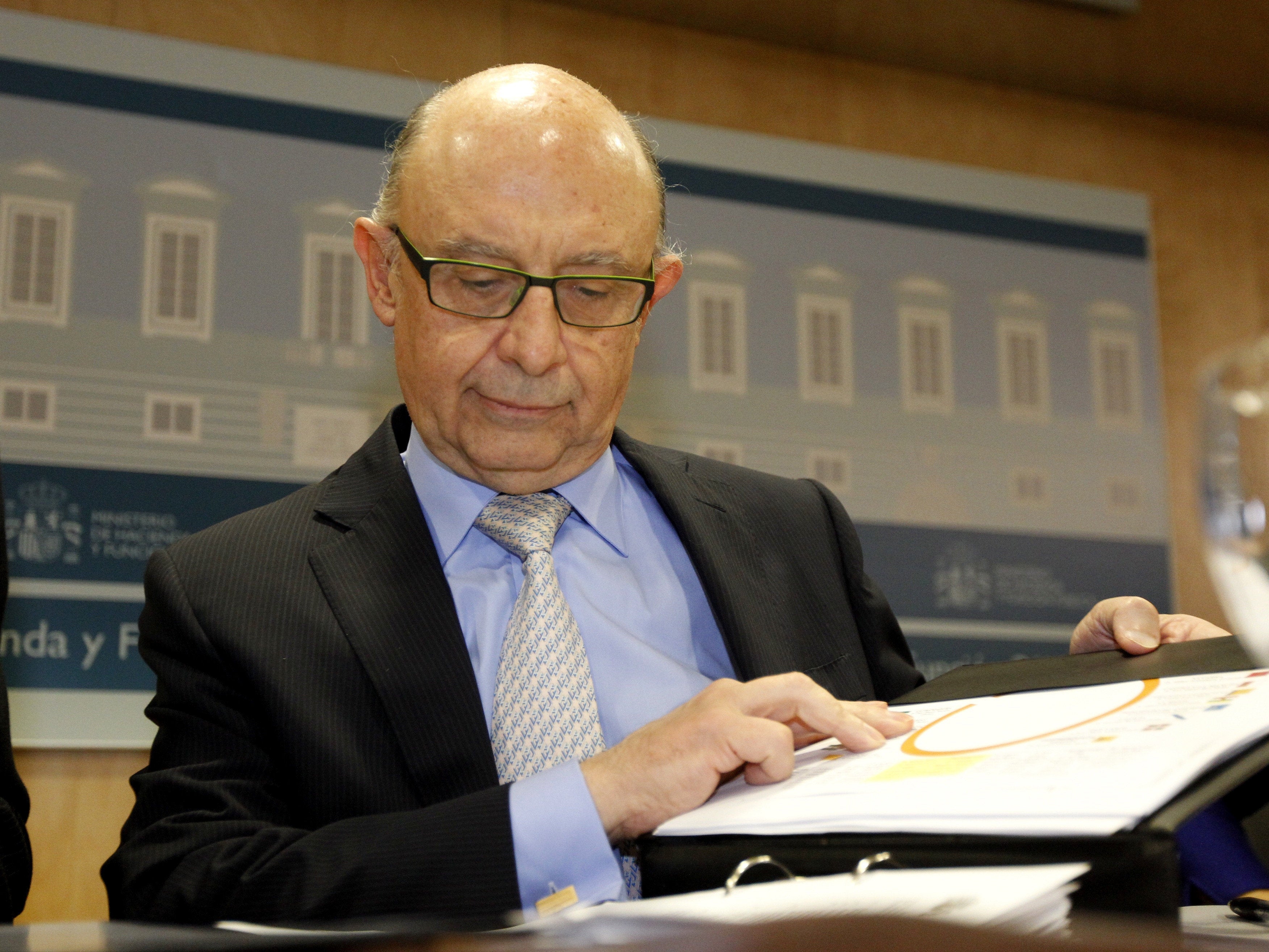 Hacienda prevé recaudar 150 millones de euros permitiendo no publicar un nombre en la lista de morosos a quienes efectúen el pago Hacienda prevé recaudar 150 millones de euros permitiendo no publicar un nombre en la lista de morosos a quienes efectúen el pago