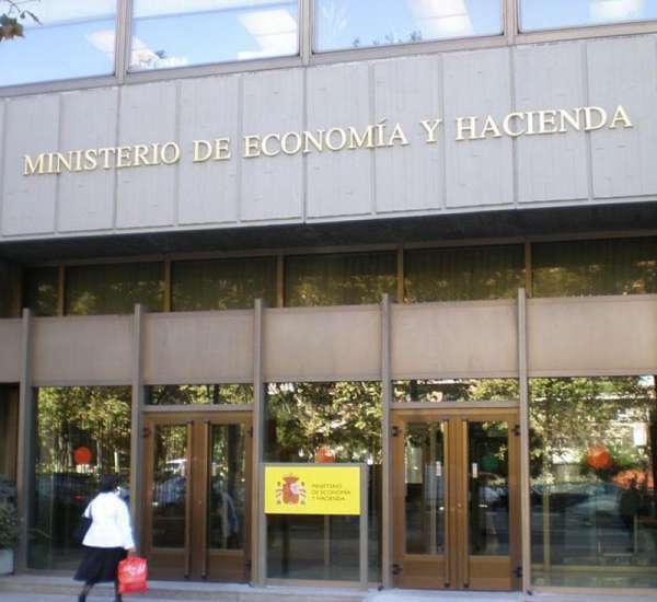 Los técnicos de Hacienda avisan de que las nuevas medidas son un "primer paso" hacia más subidas de impuestos Los técnicos de Hacienda avisan de que las nuevas medidas son un "primer paso" hacia más subidas de impuestos