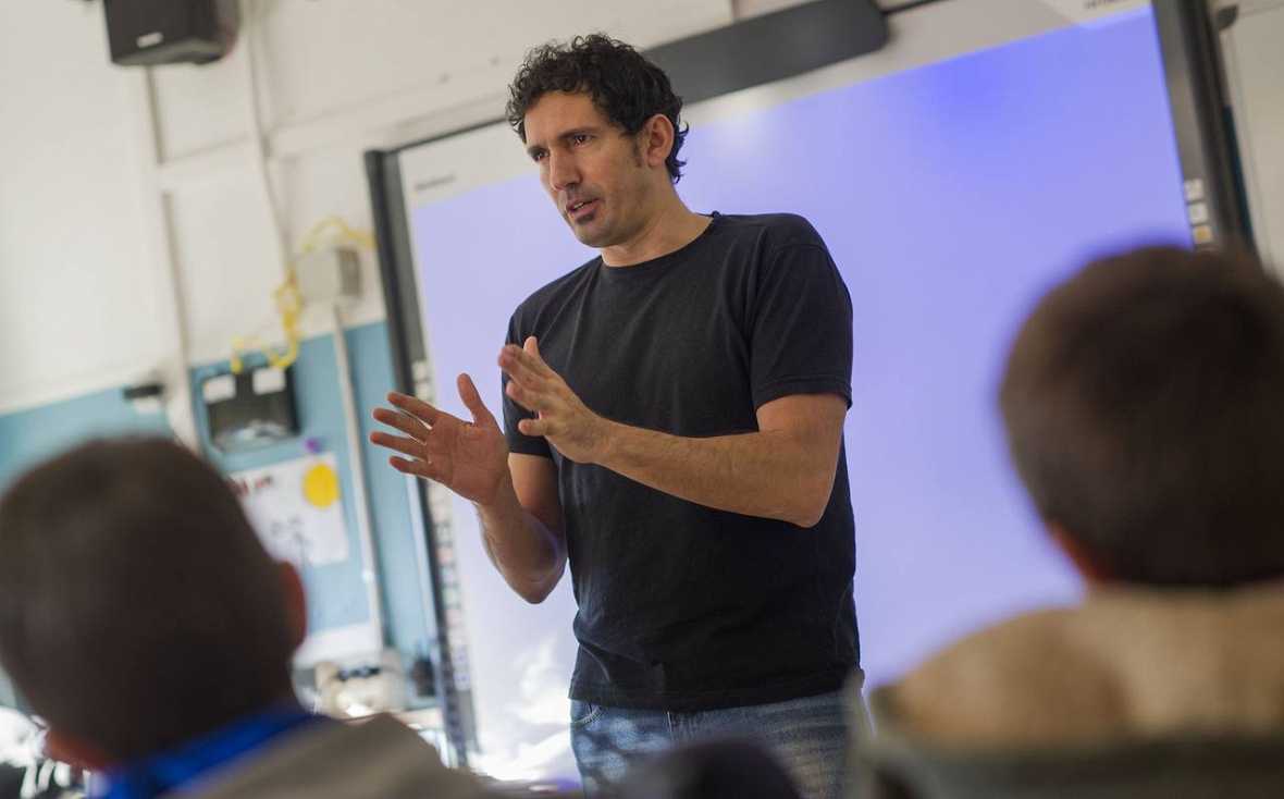 L’IES Miralcamp portarà a l’educador César Bona a la VIII edició de les Jornades d’Alumnes Mediadors L’IES Miralcamp portarà a l’educador César Bona a la VIII edició de les Jornades d’Alumnes Mediadors