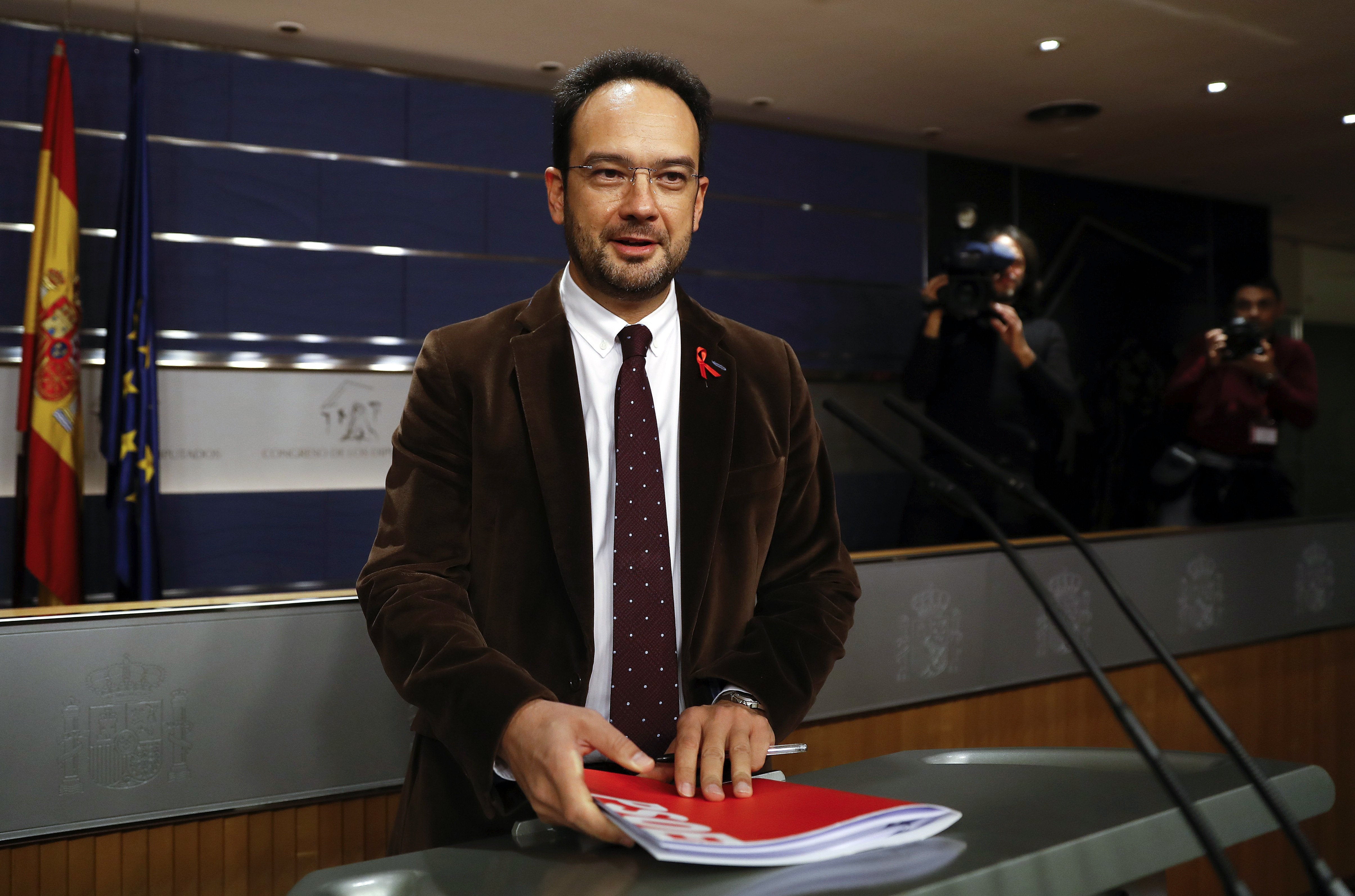 El PSOE acusa a CDC de taparse con banderas para no asumir responsabilidades El PSOE acusa a CDC de taparse con banderas para no asumir responsabilidades