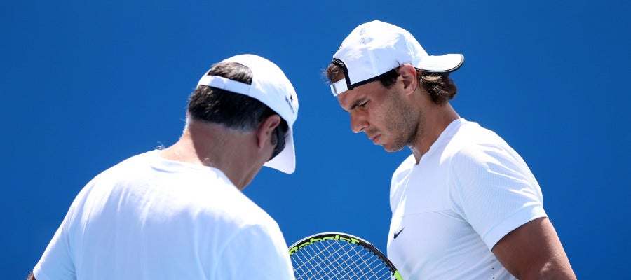 Toni Nadal habla con su sobrino Rafa Toni Nadal habla con su sobrino Rafa