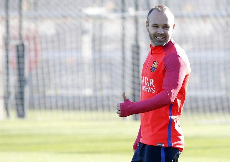 Iniesta recibe el alta y podría jugar el Clásico contra el Real Madrid Iniesta recibe el alta y podría jugar el Clásico contra el Real Madrid