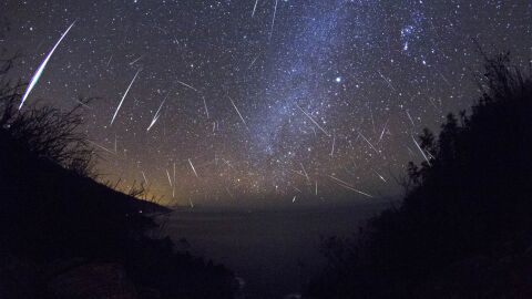 Imagen obtenida a lo largo de una noche de Gem&iacute;nidas en 2012.