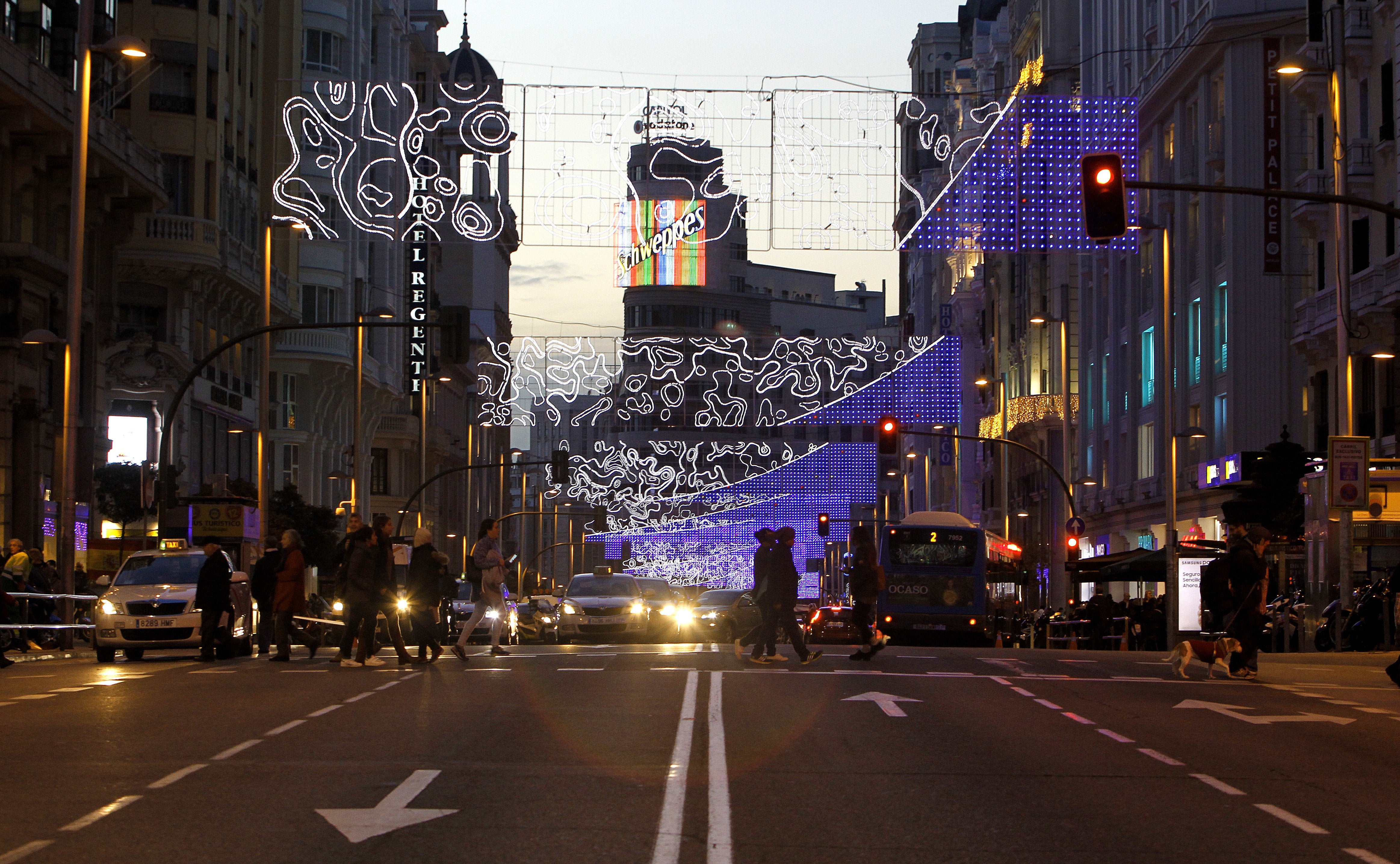 Empresarios madrileños piden hacer peatonal la Gran Vía permanentemente Empresarios madrileños piden hacer peatonal la Gran Vía permanentemente