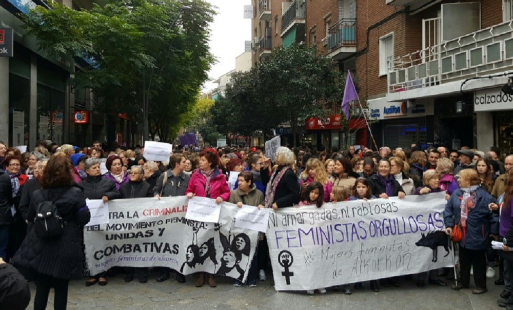 Casi mil personas se manifiestan para pedir la dimisión del alcalde en Alcorcón Casi mil personas se manifiestan para pedir la dimisión del alcalde en Alcorcón