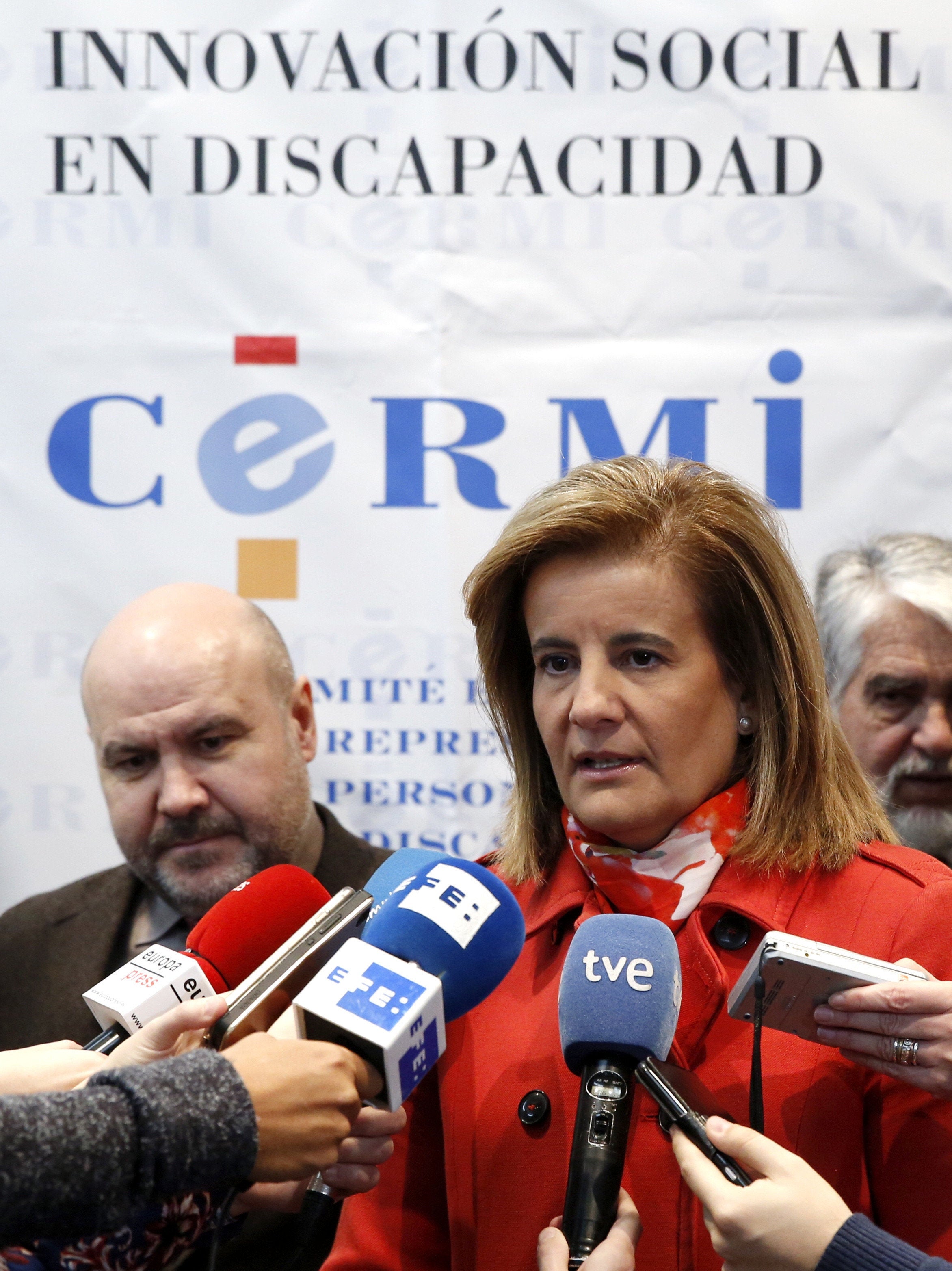 Fátima Báñez asegura que el Gobierno "no ha incumplido" la promesa de no subir impuestos Fátima Báñez asegura que el Gobierno "no ha incumplido" la promesa de no subir impuestos