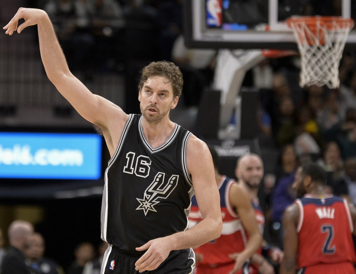 Pau Gasol y Ricky Rubio salen victoriosos de la noche más gris de los españoles Pau Gasol y Ricky Rubio salen victoriosos de la noche más gris de los españoles