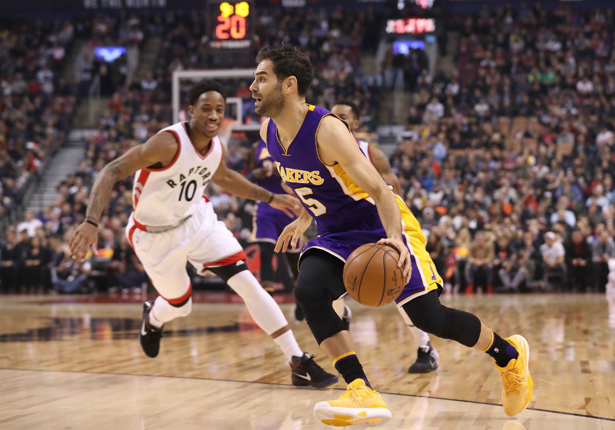 Los Lakers de Calderón pierden con contundencia ante los Raptors Los Lakers de Calderón pierden con contundencia ante los Raptors