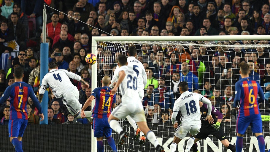 Sergio Ramos anotando el gol del empate