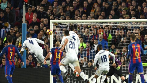 Sergio Ramos anotando el gol del empate