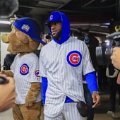 Lebron James vestido de los Cachorros de Chicago Lebron James vestido de los Cachorros de Chicago