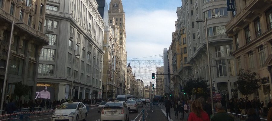 La Gran Vía madrileña con parte de su tráfico restringido La Gran Vía madrileña con parte de su tráfico restringido