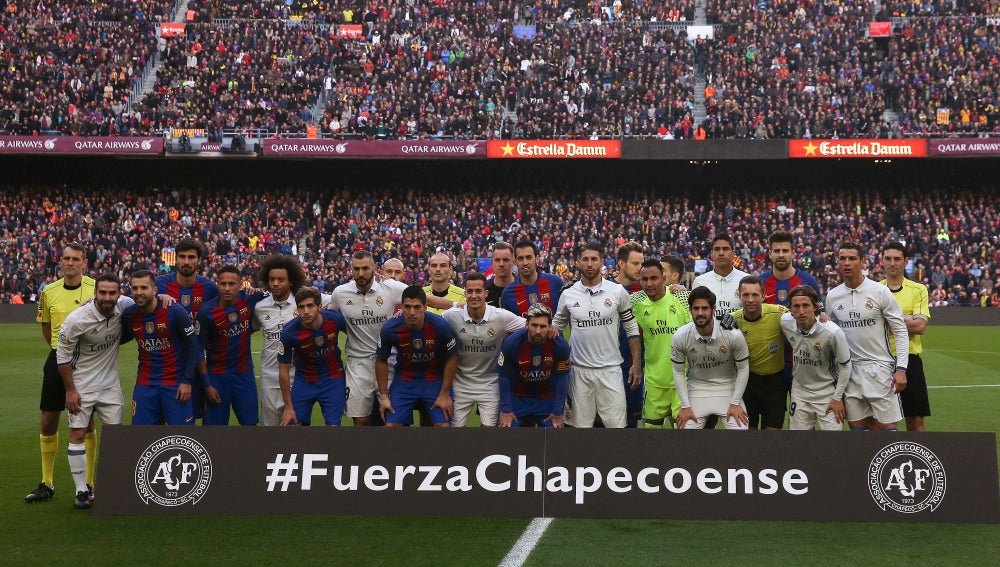 Los jugadores del Barça y del Real Madrid unidos por el Chapecoense