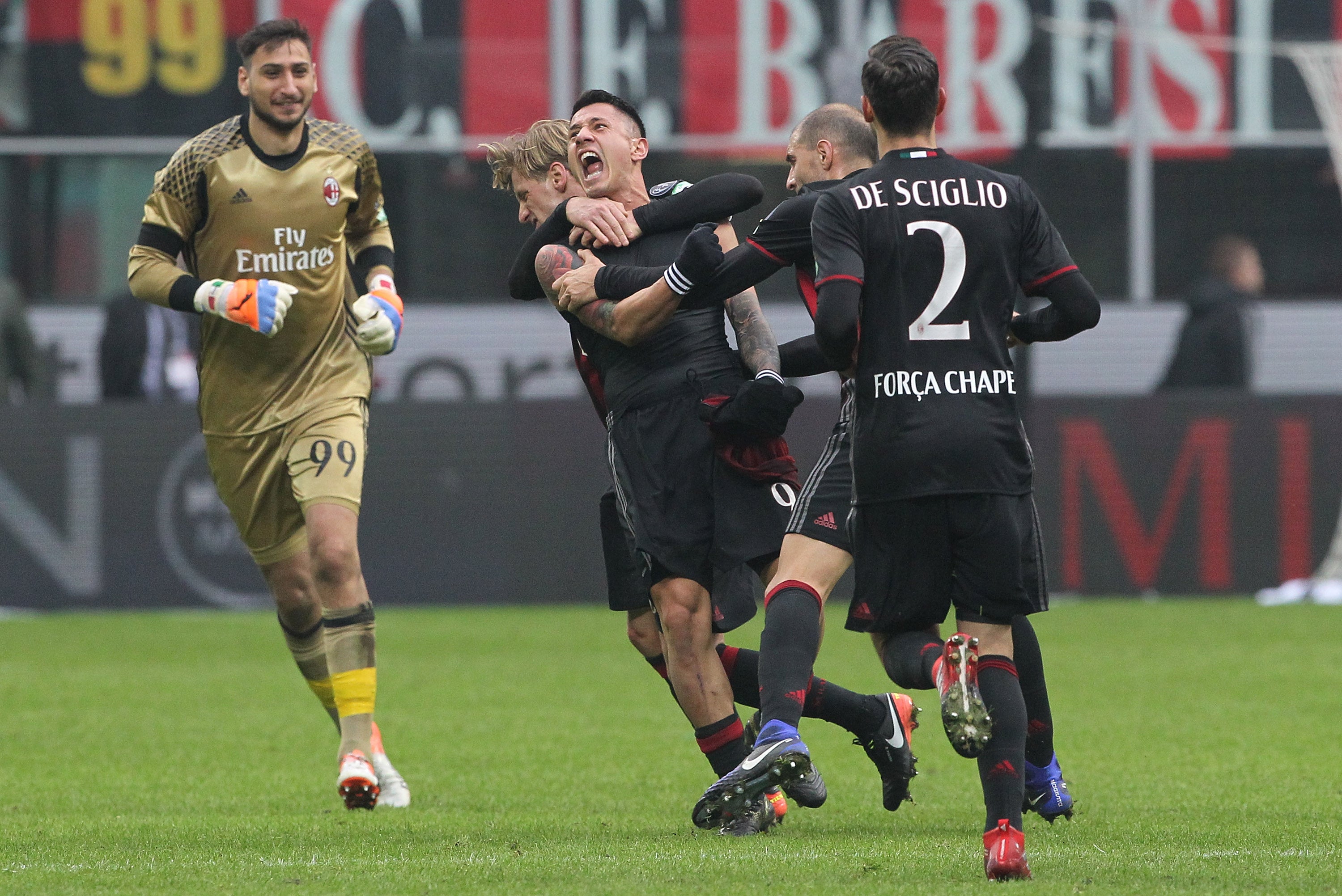 El Milan remonta ante el Crotone y sigue a la estela de la Juventus El Milan remonta ante el Crotone y sigue a la estela de la Juventus