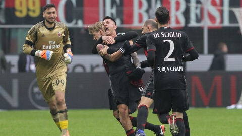 Lapadula celebra el definitivo 2-1 ante el Crotone