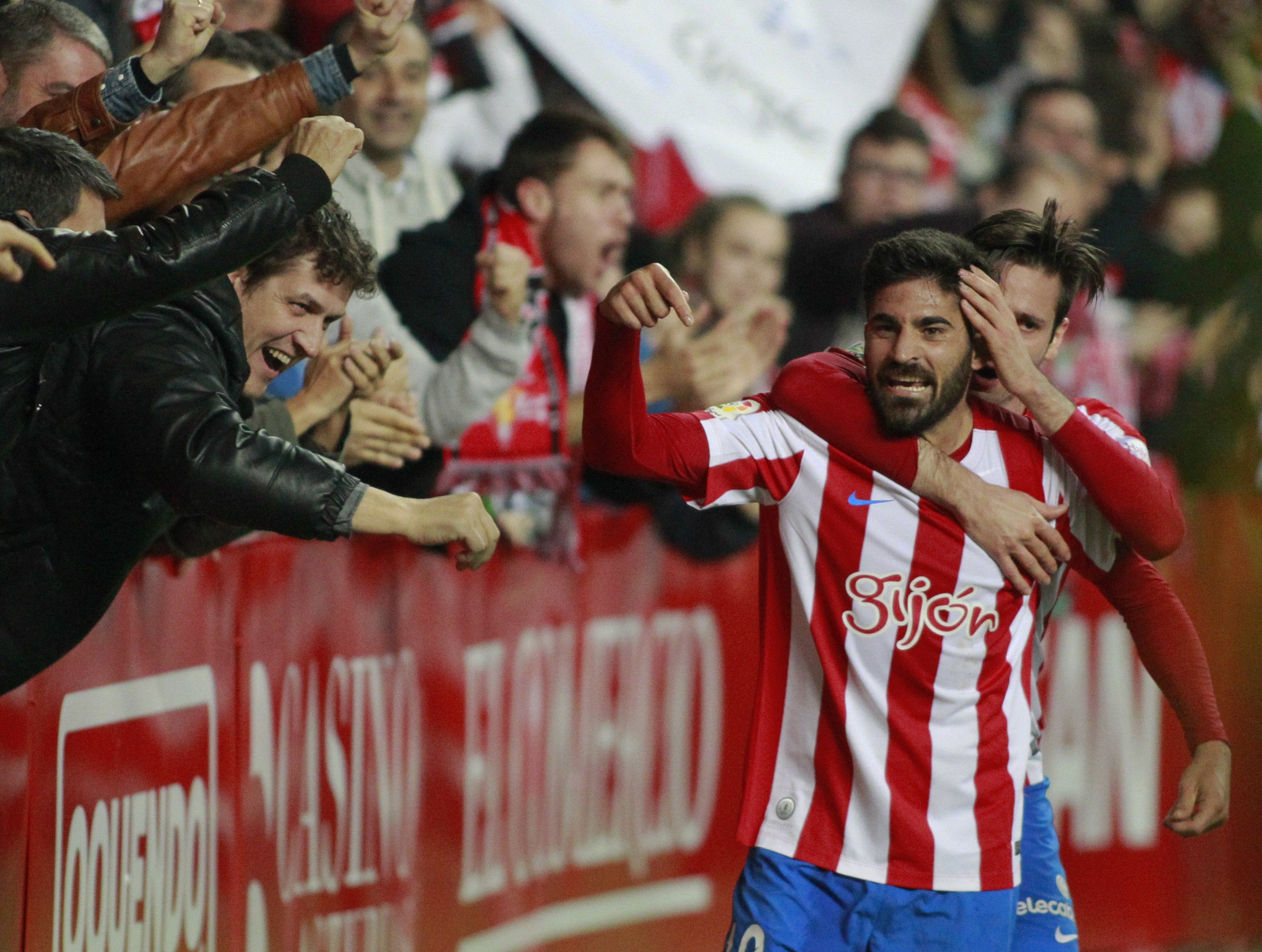 El Sporting de Gijón abandona el descenso a costa de un Osasuna que es el nuevo colista El Sporting de Gijón abandona el descenso a costa de un Osasuna que es el nuevo colista