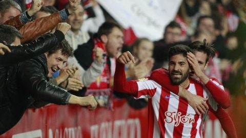 Carlos Carmona celebra un gol ante Osasuna