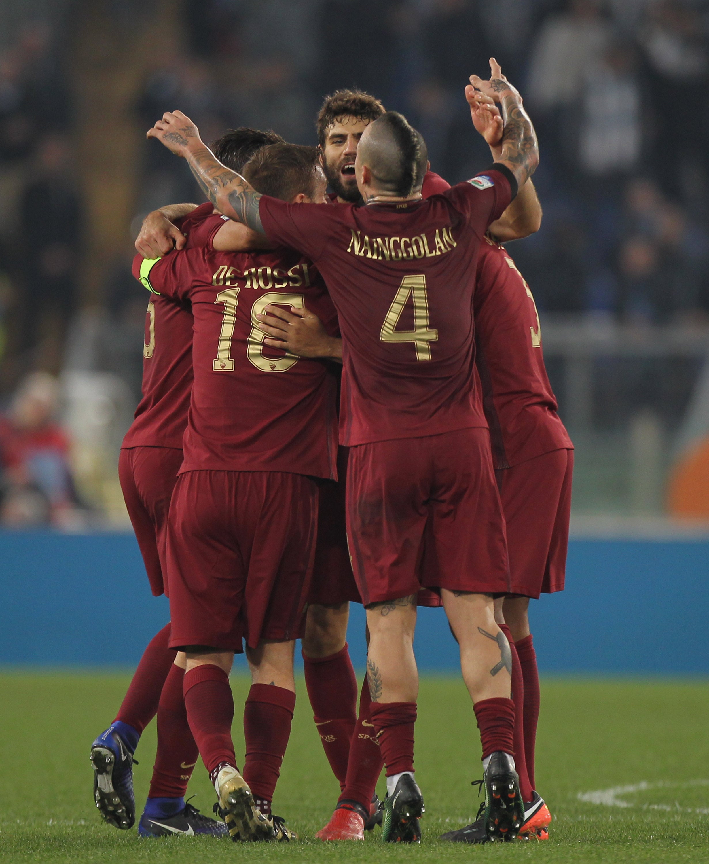La Roma gana a la Lazio en el derbi de la capital de Italia La Roma gana a la Lazio en el derbi de la capital de Italia