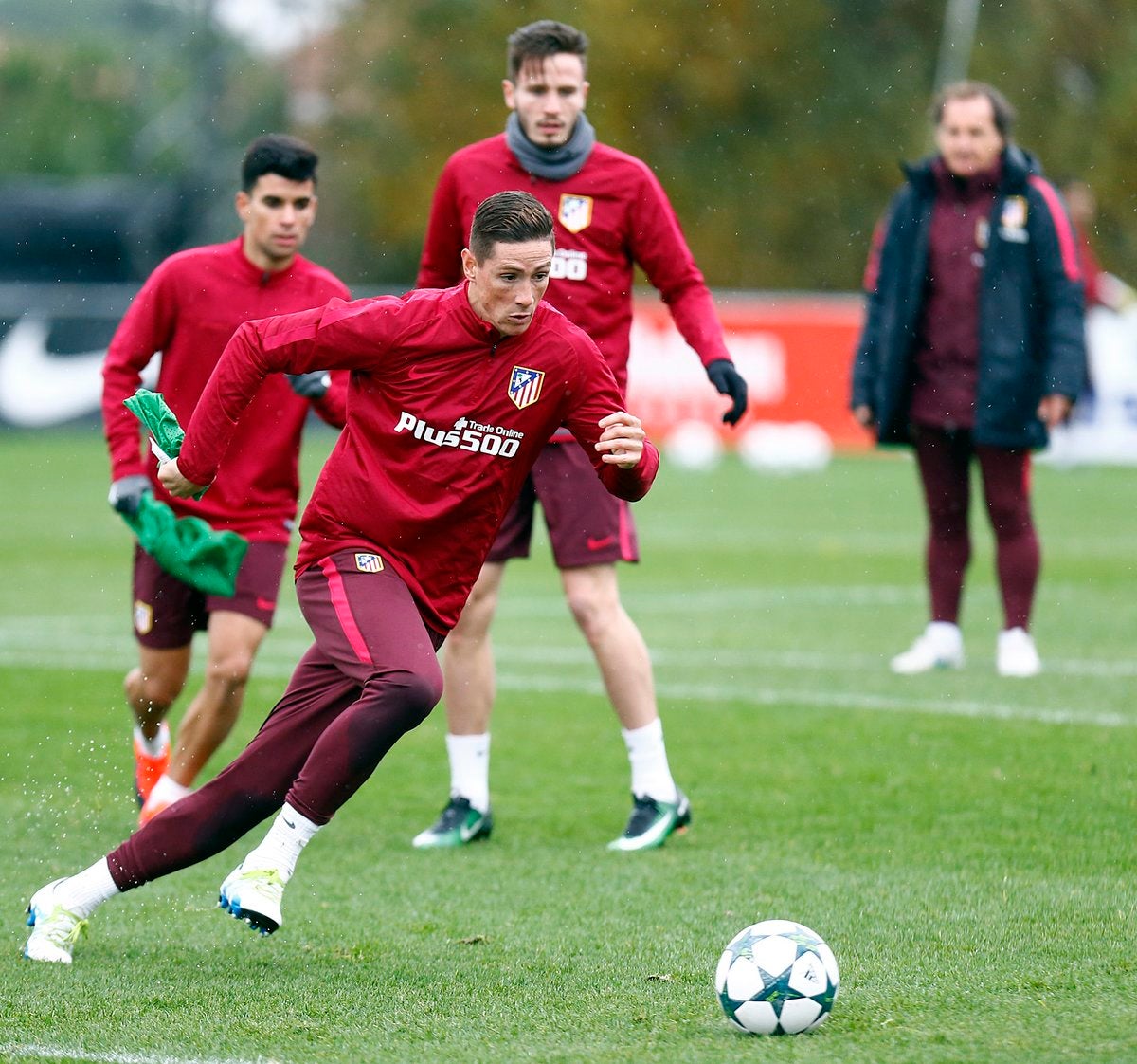 Torres se entrena con los suplentes del partido ante el Espanyol con la vista puesta en el Bayern Torres se entrena con los suplentes del partido ante el Espanyol con la vista puesta en el Bayern