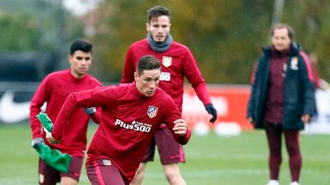Torres, en un entrenamiento con el Atl&eacute;tico