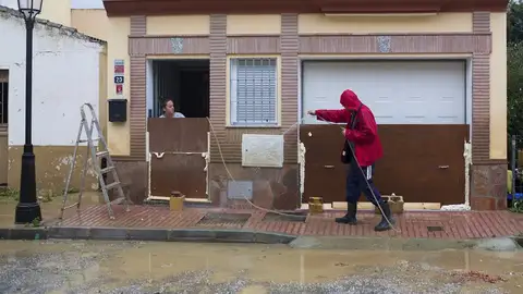 Limpieza tras la inundaciones en Málaga Limpieza tras la inundaciones en Málaga
