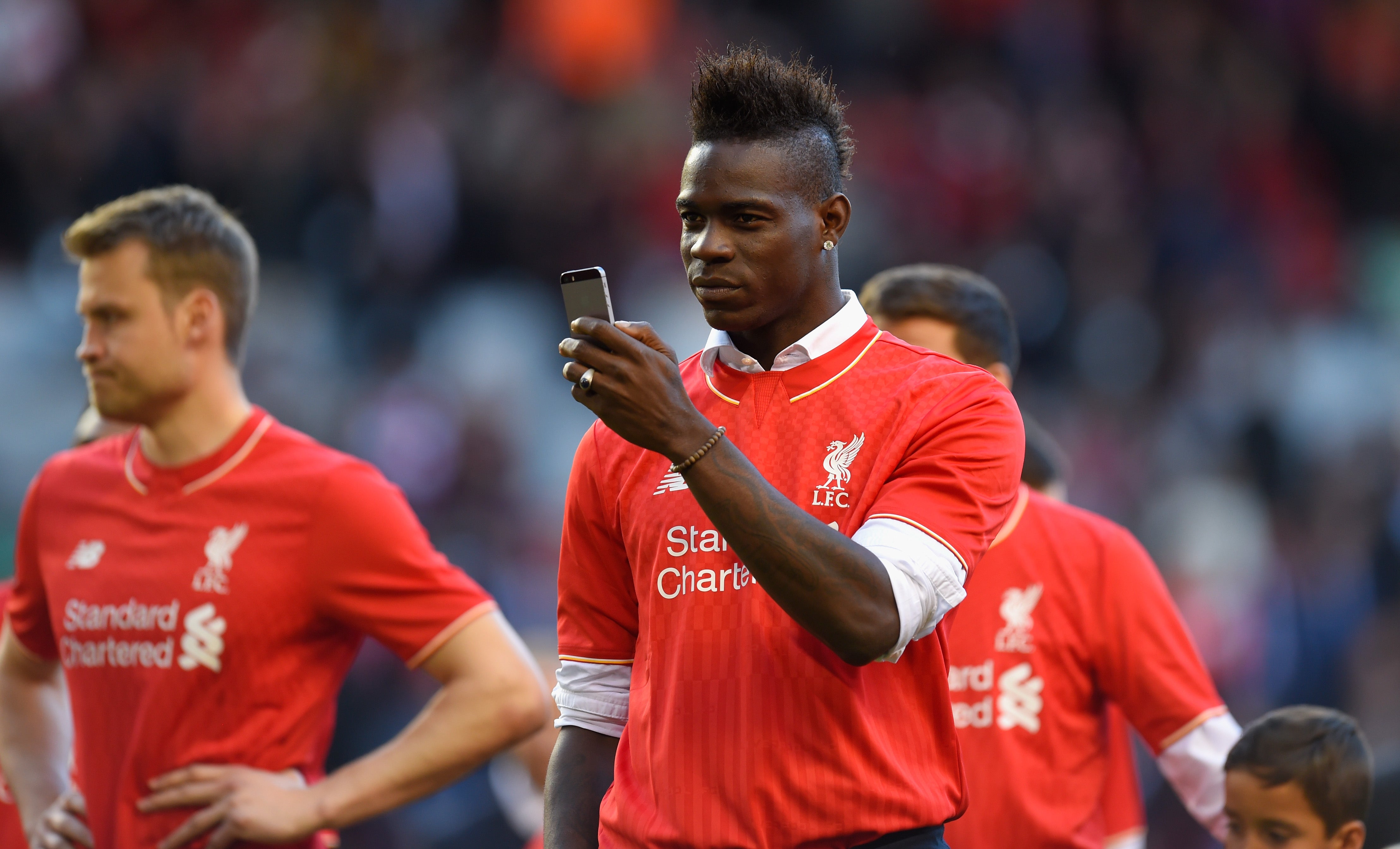 Balotelli y su extraña cláusula en el Liverpool relacionada con las expulsiones Balotelli y su extraña cláusula en el Liverpool relacionada con las expulsiones