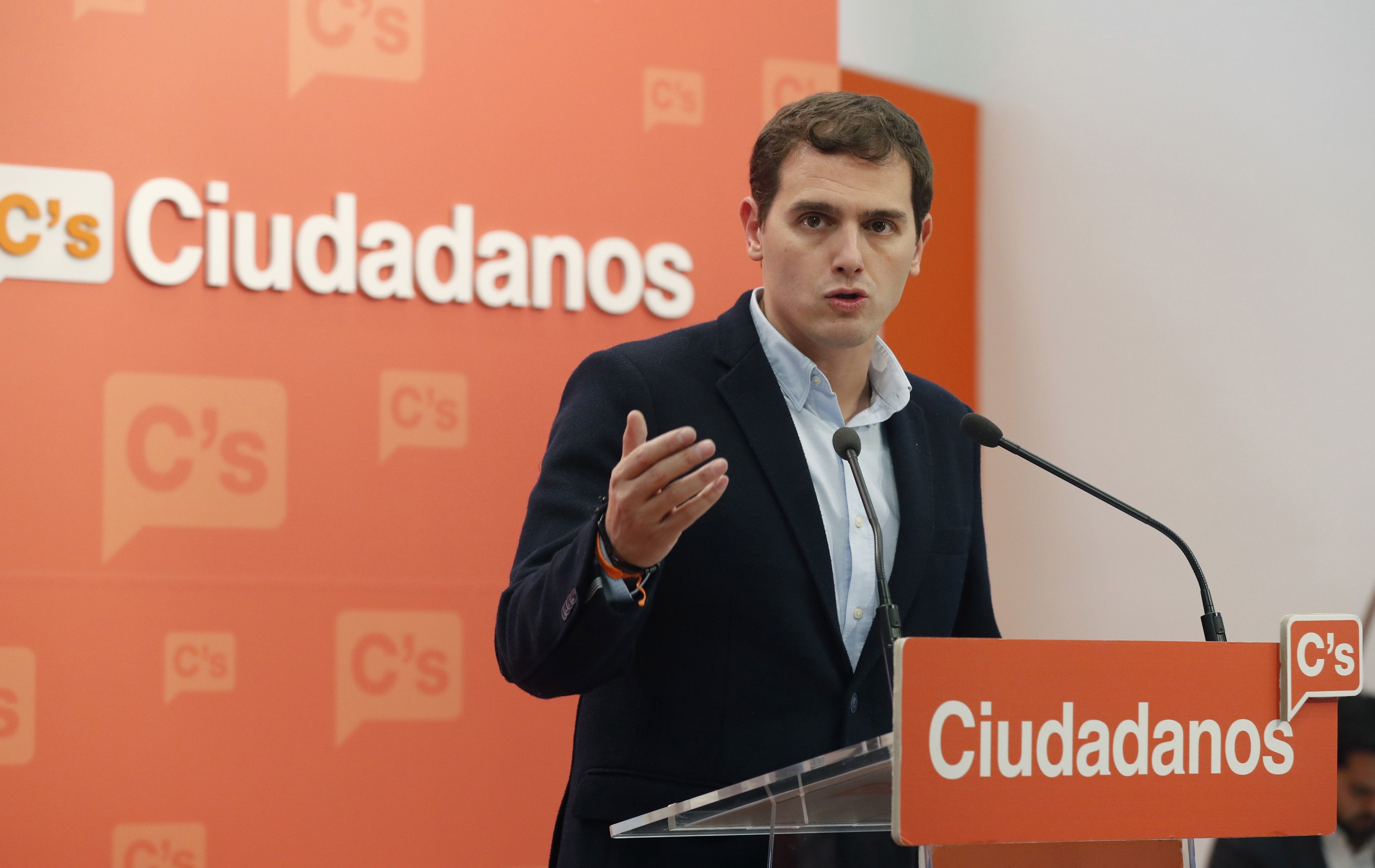 Ciudadanos debatirá en su Asamblea de febrero si sería conveniente dejar de citar a Adolfo Suárez Ciudadanos debatirá en su Asamblea de febrero si sería conveniente dejar de citar a Adolfo Suárez