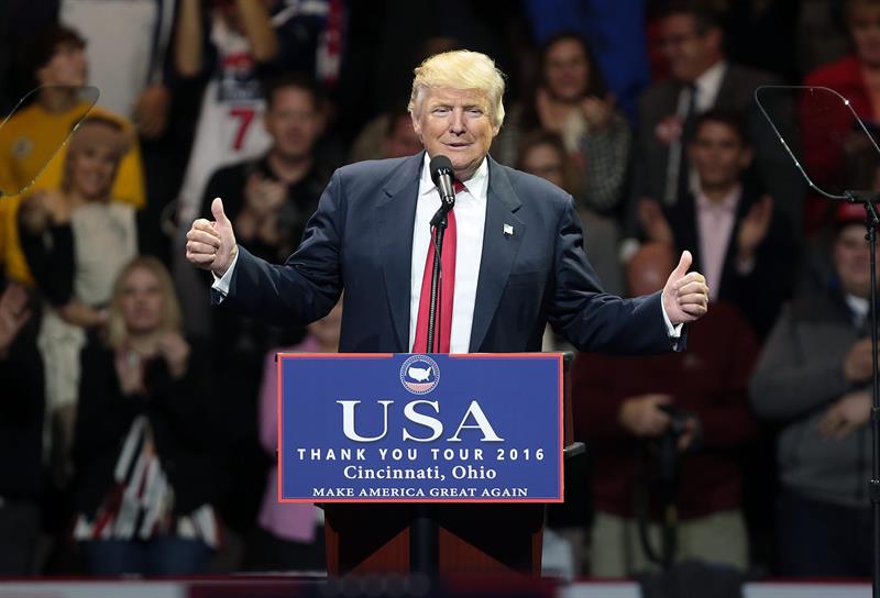 Trump renueva su compromiso electoral sobre inmigración, el muro y el 'Obamacare' Trump renueva su compromiso electoral sobre inmigración, el muro y el 'Obamacare'