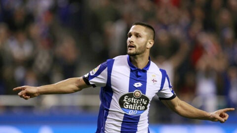 Andone celebrando uno de sus goles frente a la Real