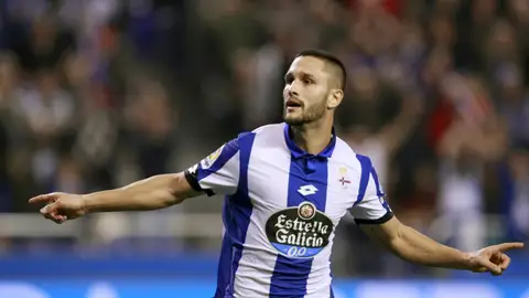 Andone celebrando uno de sus goles frente a la Real Andone celebrando uno de sus goles frente a la Real