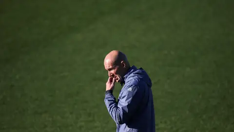 Zinedine Zidane, durante el entrenamiento del Real Madrid Zinedine Zidane, durante el entrenamiento del Real Madrid