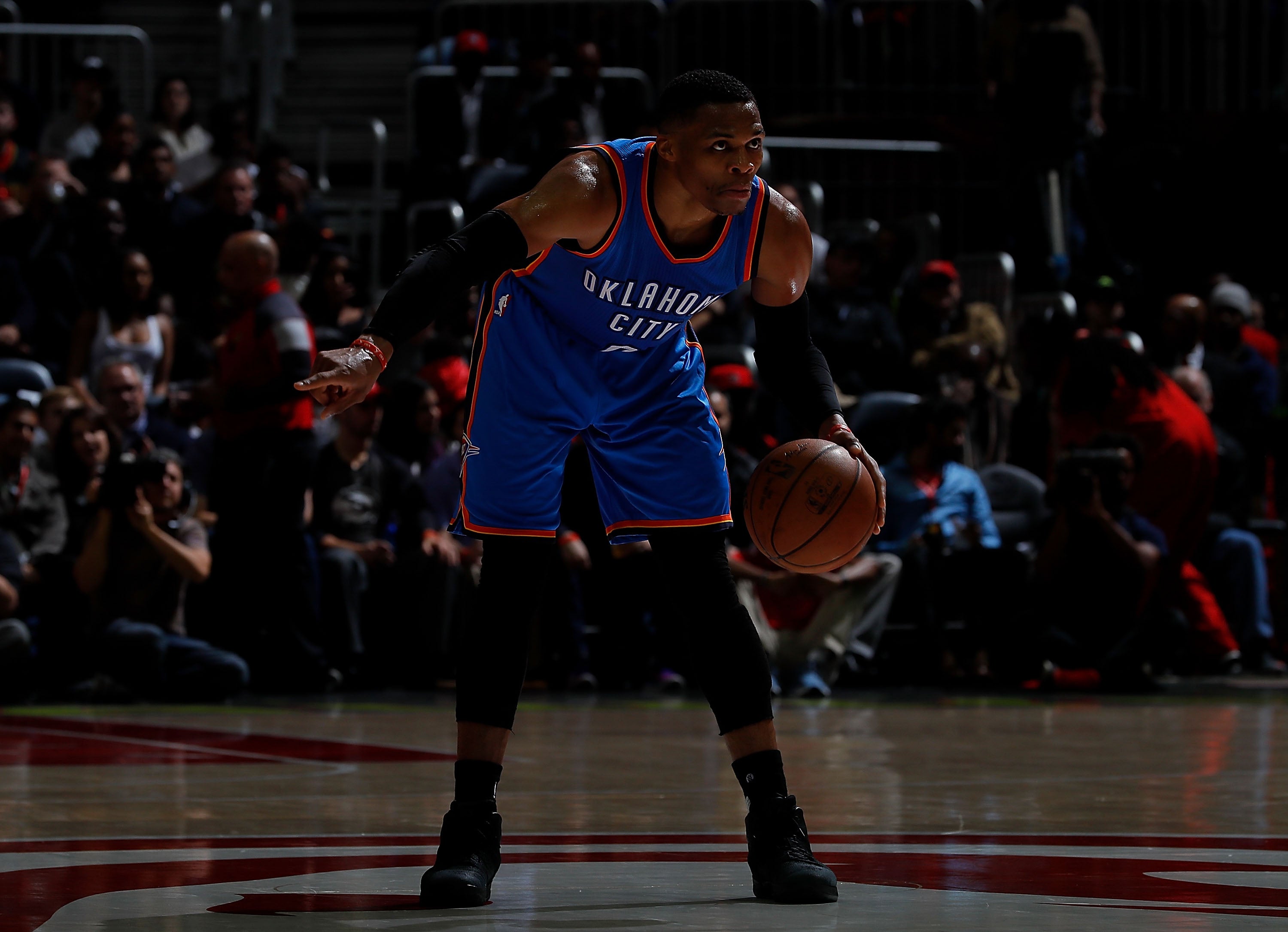 Una nuevo triple-doble de Westbrook comanda la victoria de los Thunder sobre los Hawks Una nuevo triple-doble de Westbrook comanda la victoria de los Thunder sobre los Hawks