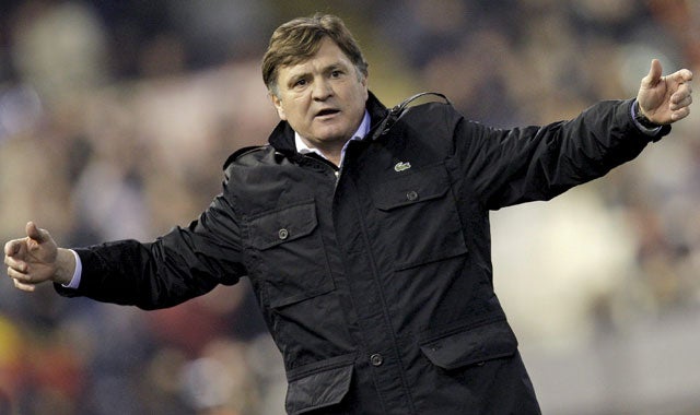 José Antonio Camacho: "Es muy sospechoso que la mitad de la expedición haya caído el mismo día por un zumo" José Antonio Camacho: "Es muy sospechoso que la mitad de la expedición haya caído el mismo día por un zumo"