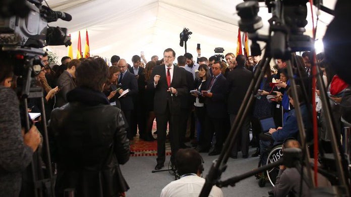 Rajoy, sobre la reforma de la Constitución: "Se puede hablar, pero hay que ser prudentes" Rajoy, sobre la reforma de la Constitución: "Se puede hablar, pero hay que ser prudentes"