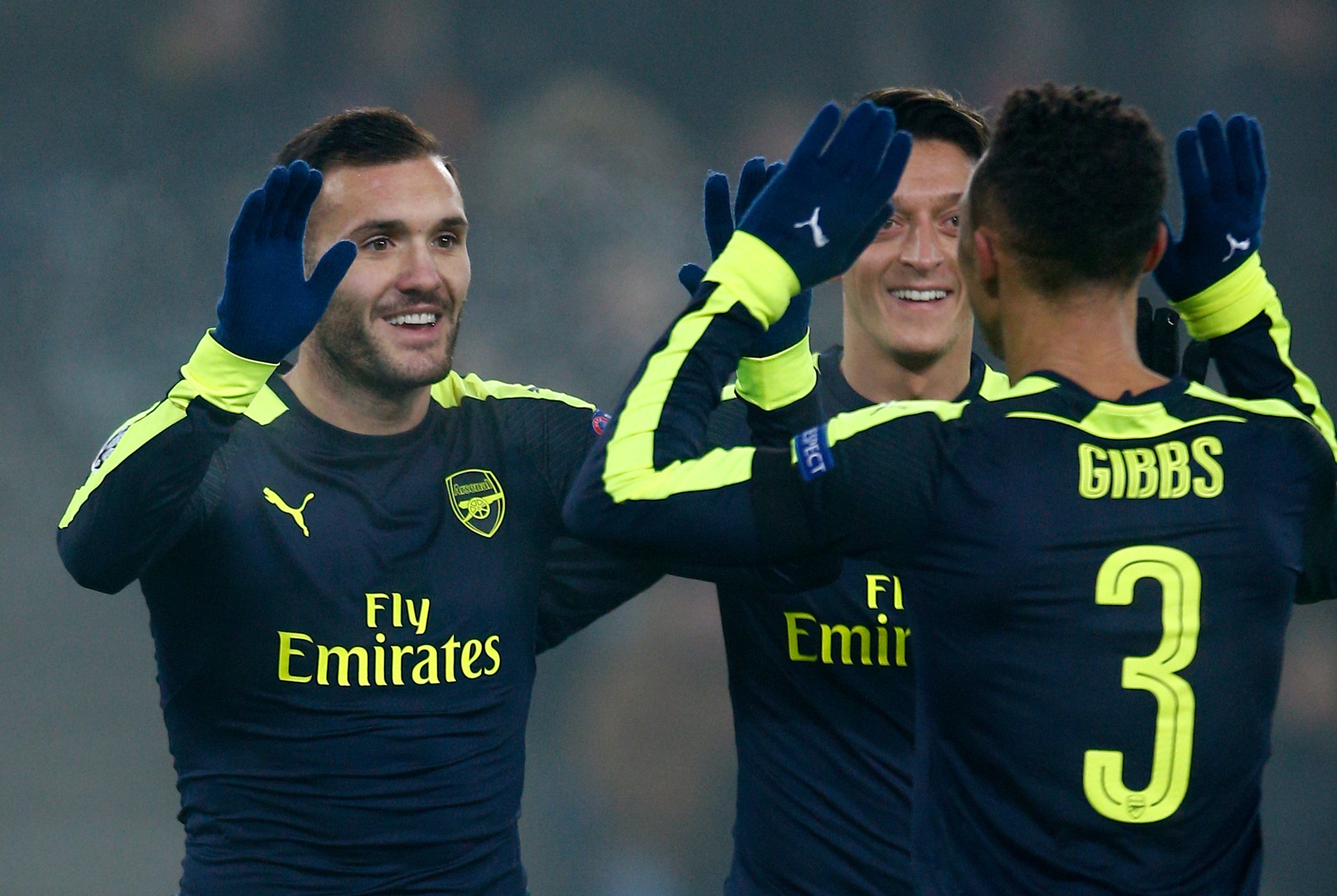 Un 'hat trick' de Lucas Pérez ante el Basilea mete al Arsenal como primero de grupo Un 'hat trick' de Lucas Pérez ante el Basilea mete al Arsenal como primero de grupo