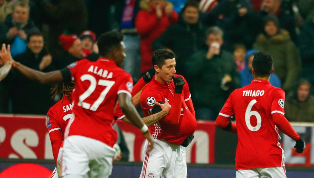 Lewandowski celebra su gol ante el Atlético de Madrid