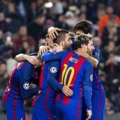 La plantilla del Barça celebrando uno de los goles de Arda Turán