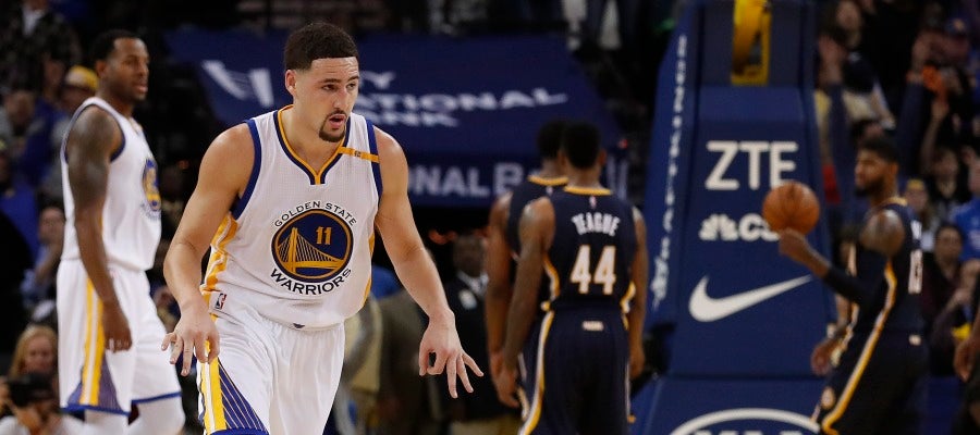 Klay Thompson celebra uno de sus triples contra los Pacers Klay Thompson celebra uno de sus triples contra los Pacers
