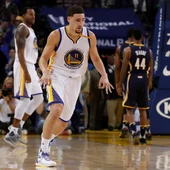 Klay Thompson celebra uno de sus triples contra los Pacers Klay Thompson celebra uno de sus triples contra los Pacers
