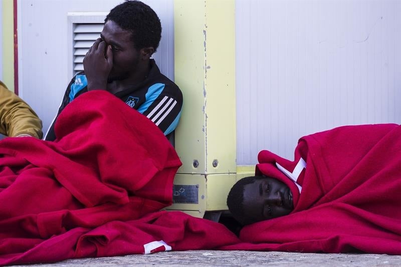 Al menos ocho inmigrantes mueren en el naufragio de una embarcación en la costa de Libia Al menos ocho inmigrantes mueren en el naufragio de una embarcación en la costa de Libia