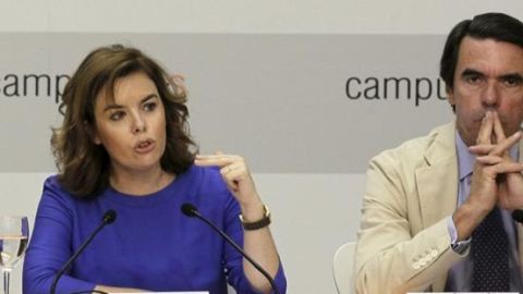 La vicepresidenta del Ejecutivo Soraya S&aacute;enz de Santamar&iacute;a y el expresidente del Gobierno Jos&eacute; Mar&iacute;a Aznar