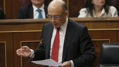Cristóbal Montoro en su estrado en el Congreso Cristóbal Montoro en su estrado en el Congreso