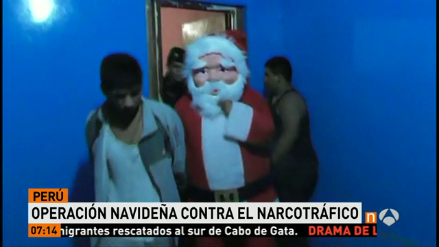 Un policía vestido de Papá Noel sorprende a un presunto grupo de narcotraficantes en Perú Un policía vestido de Papá Noel sorprende a un presunto grupo de narcotraficantes en Perú