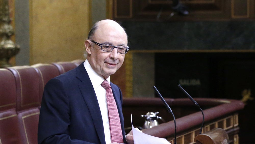 Montoro pide "estar a la altura de las circunstancias" y aprobar Presupuestos Montoro pide "estar a la altura de las circunstancias" y aprobar Presupuestos