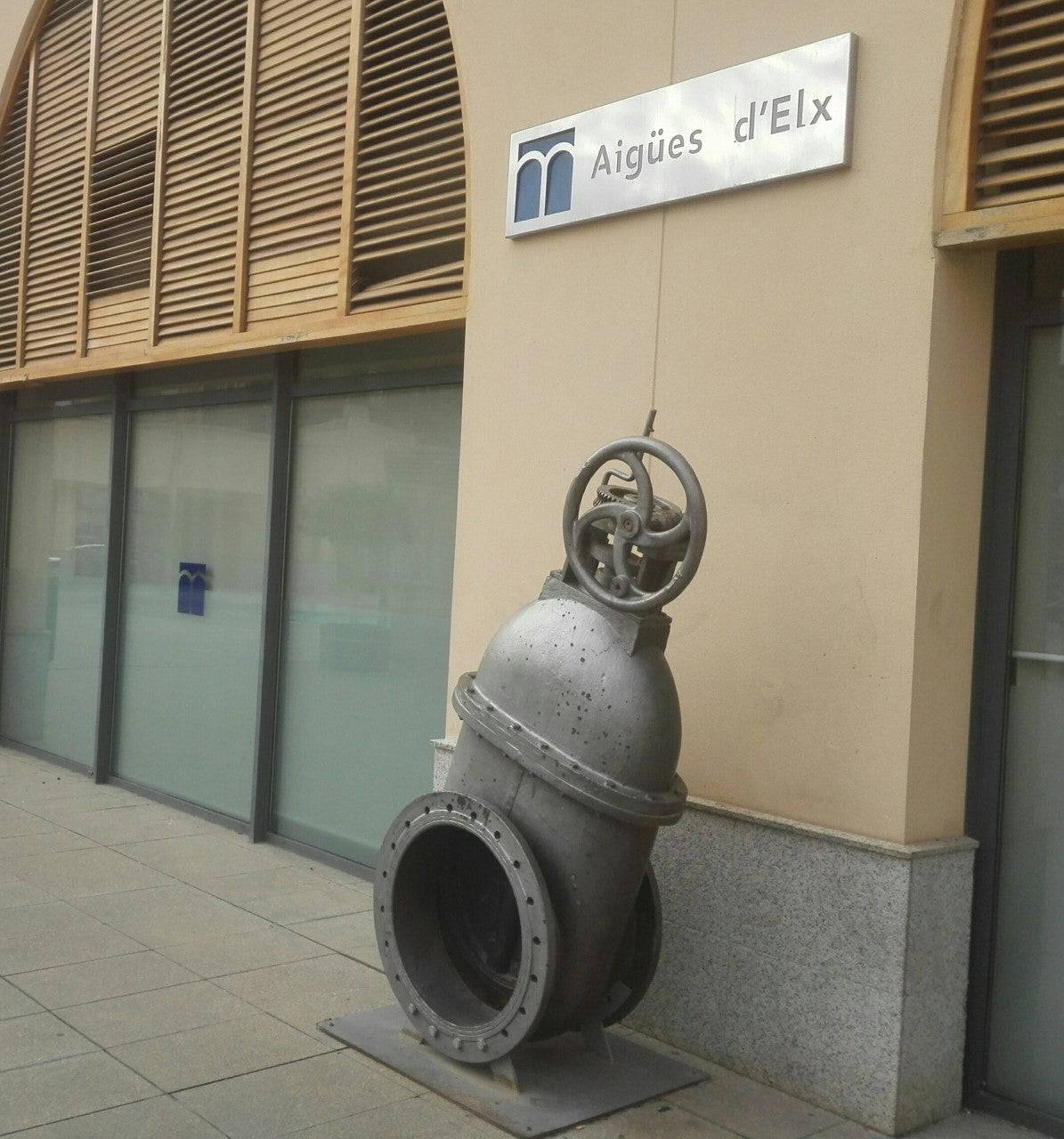 Aigües d’Elx adjudica el inicio de la renovación de la red de saneamiento de la calle Antonio Machado Aigües d’Elx adjudica el inicio de la renovación de la red de saneamiento de la calle Antonio Machado